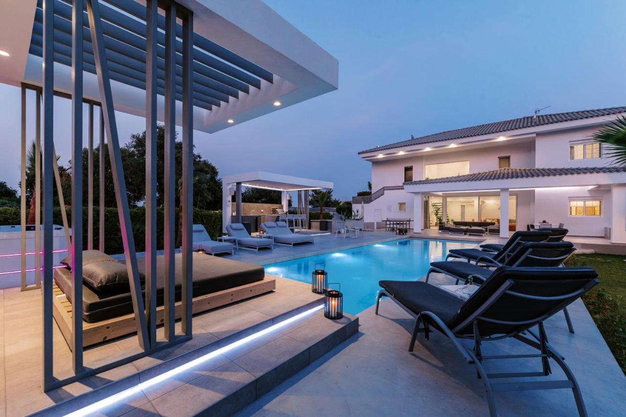 M Mansion Βίλα Πεύκος Εξωτερικό φωτογραφία